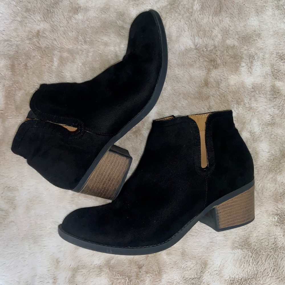 Black Suede Chunky Booties 🖤🔥